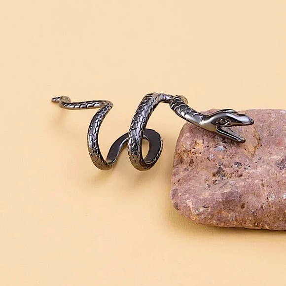 🔵𝟲𝟱%𝗢𝗙𝗙 𝗯𝘂𝗻𝗱𝗹𝗲𝘀 𝟯+🔵 NEW Gun Color Snake Ear Cuff Earring - Picture 4 of 11